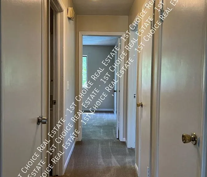 702 S Canal Rd — Photo 11