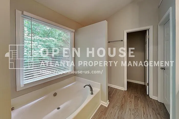 105 Cottage Oaks Ln — Photo 12