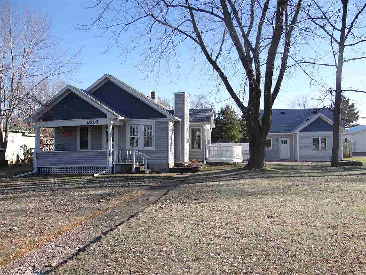 1310 South Wacouta Ave, Prairie Du Chien, WI 53821 Zillow