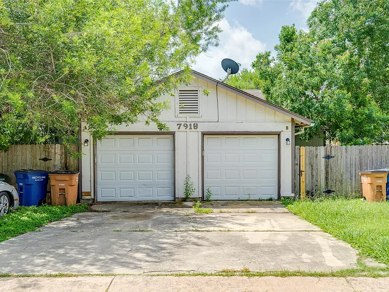 7918 W Gate Blvd — Photo 1