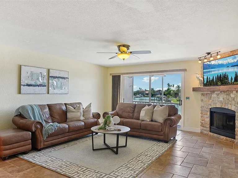 637 Pinellas Bayway S #105 — Photo 4