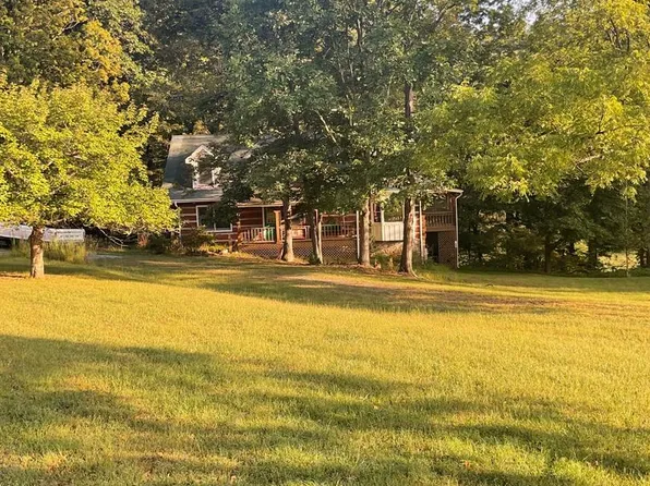 901 River Bend Dr, Paw Paw, WV 25434