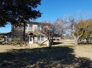 106 McAnear St, Cleburne, TX 76033