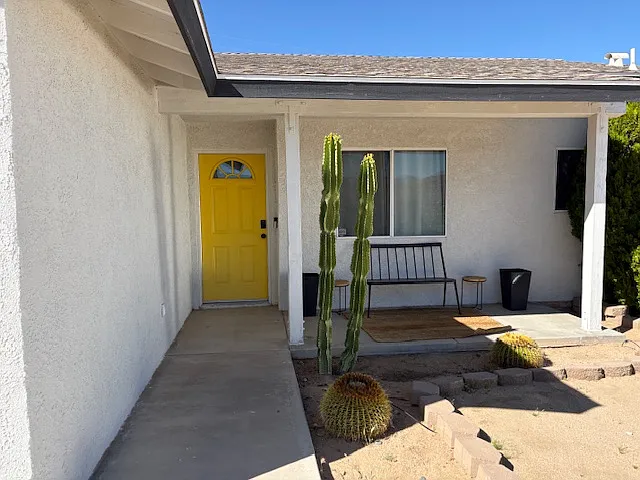 3 bed, 1315 sqft, $2,300 — Photo 2