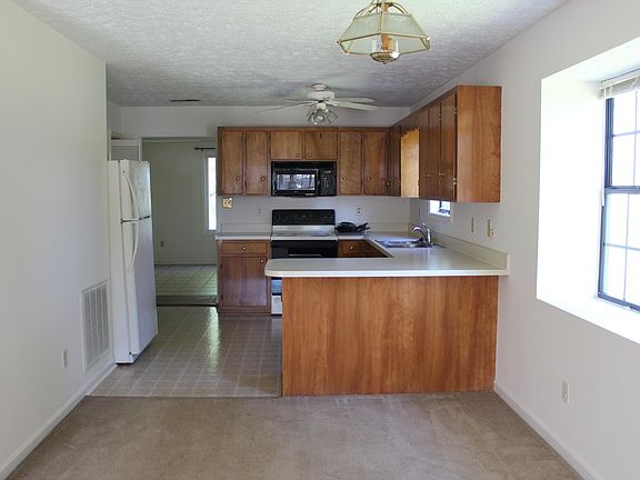 kitchen, view 1 (10'8" x 11'7") with dining space in front (5'3" x 9'7")