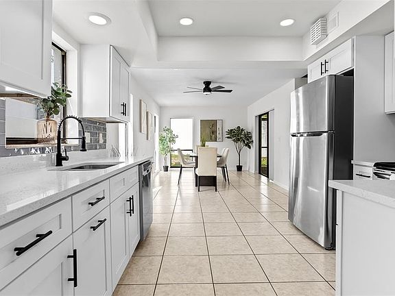 5th image of 11508 Robles Del Rio Pl
