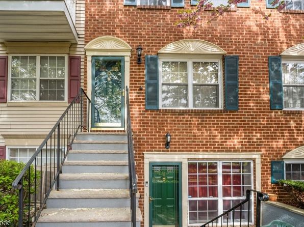 12 Rider Ct, Newark City, NJ 07103