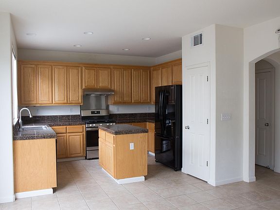 4th image of 931 Wilks St