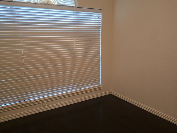 5th image of 1726 Lantana Dr