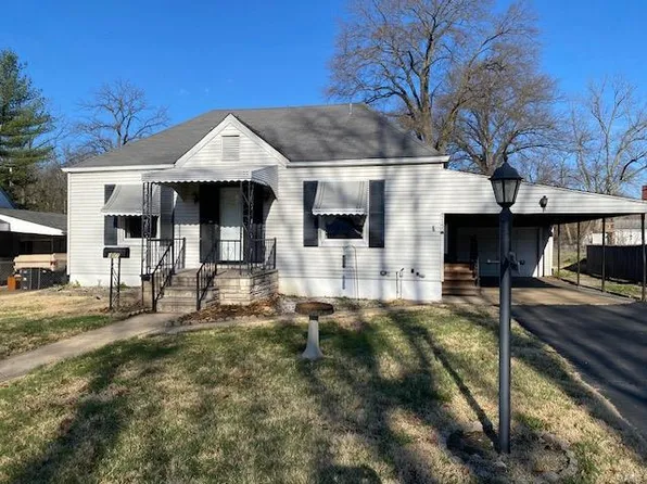 917 Sanders Dr, Saint Louis, MO 63126