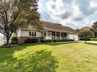 905 Walden Ln, Grundy Center, IA 50638