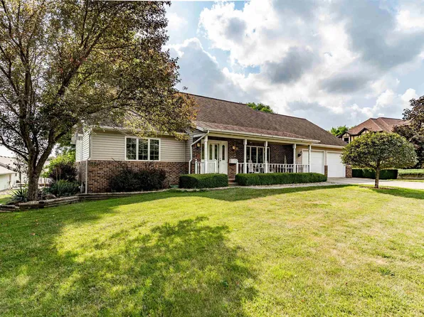 905 Walden Ln, Grundy Center, IA 50638