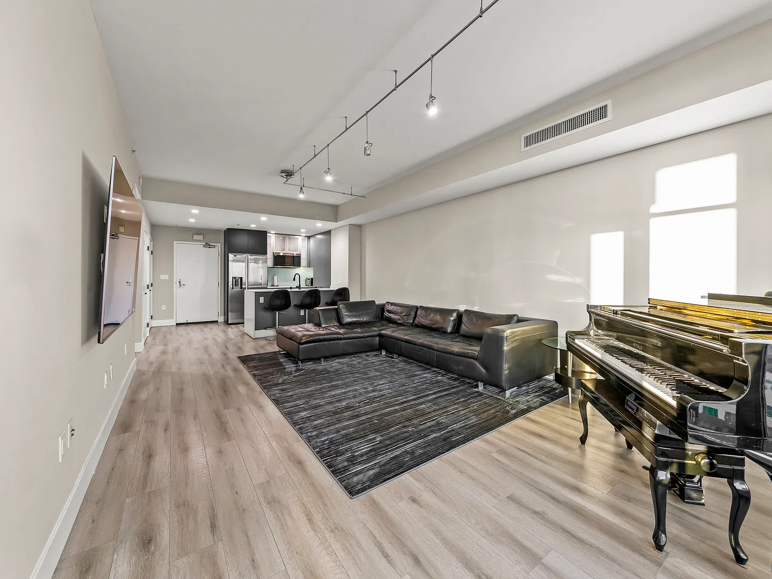 2 bed, 1144 sqft, $5,500 — Photo 3