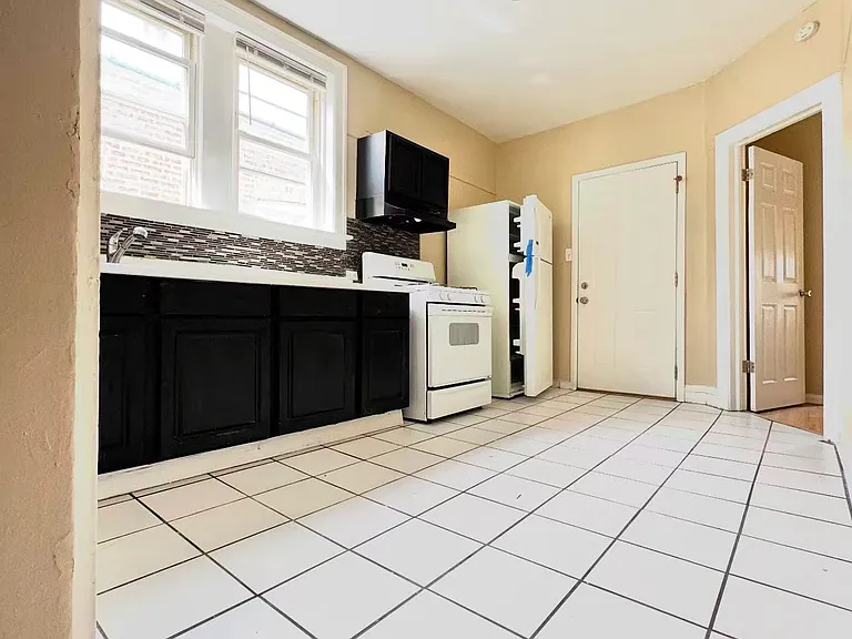 8124 S Maryland Ave #3 — Photo 4