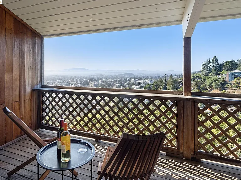 540 Dwight Pl — Photo 40