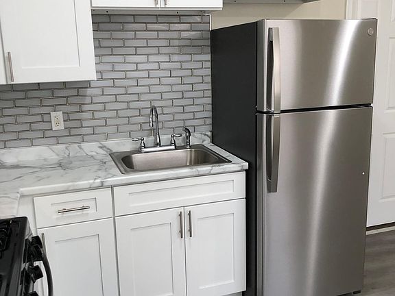 5th image of 6035 Elmwood Ave