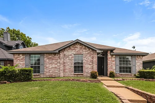 2524 Park Valley Dr Photo 1
