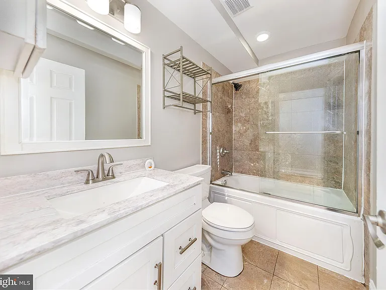 300 Oklahoma Ave NE #101 — Photo 10