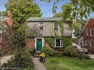 2118 Pinecrest Dr, Ferndale, MI 48220
