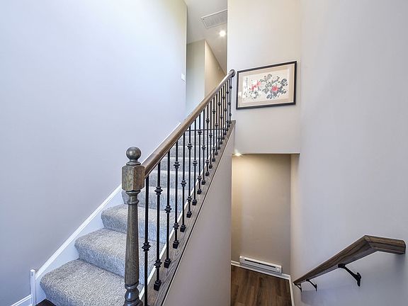 3rd image of 484 Woodmoor Dr