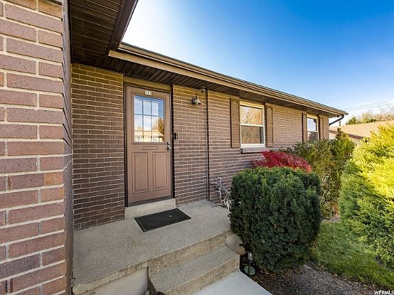 3rd image of 983 W River Point Cir