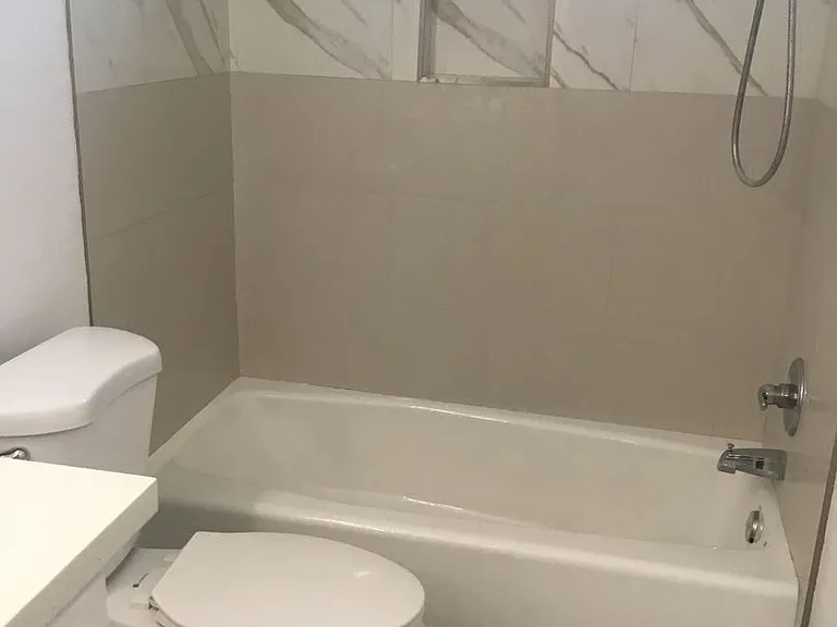 COMPLETELY REMODELED TOWNHOUSE FOR RENT — Photo 9
