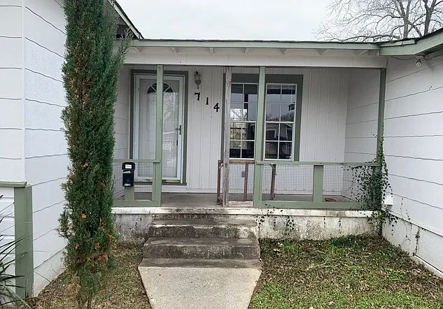 2 bed, 776 sqft, $1,200 — Photo 1