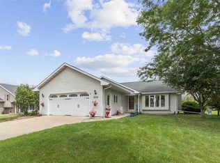3332 S Blueberry Ln, Appleton, WI 54915