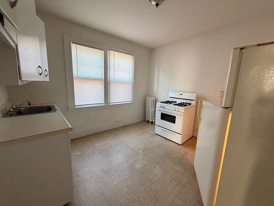 623 Campbell Ave #3B