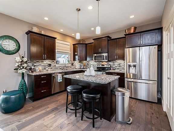 5th image of 1220 Petrus Dr NE
