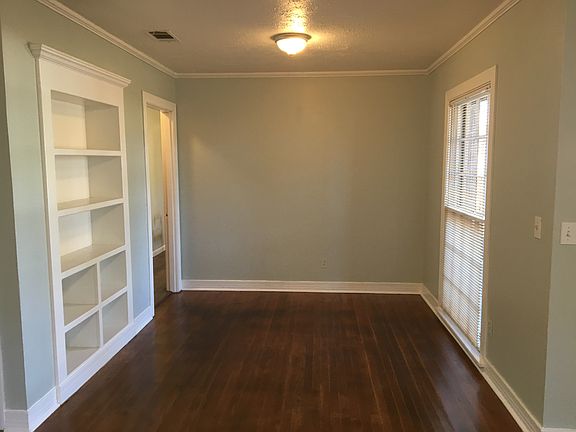 3rd image of 919 W Grumbles St