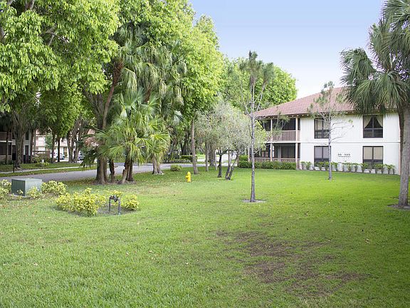 02_view2_301 Brackenwood Circle