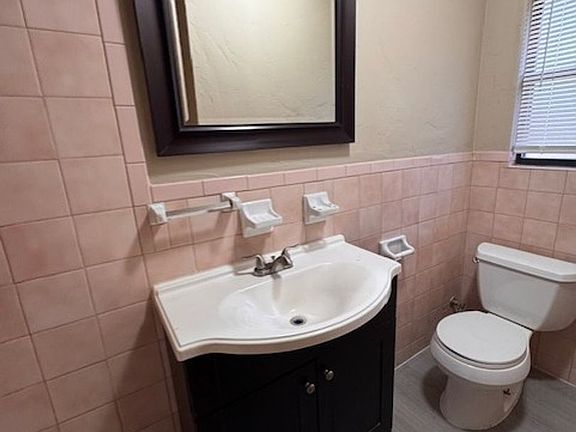 4th image of 4545 W Park Pl