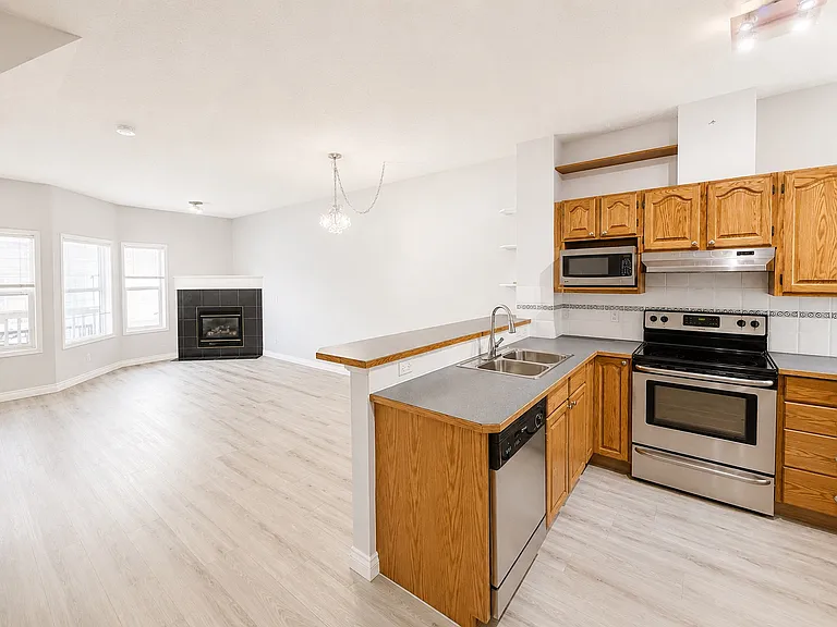 628 56th Ave SW #204 — Photo 5