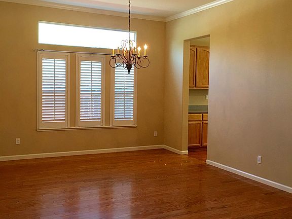 3rd image of 1680 Poplar Ct