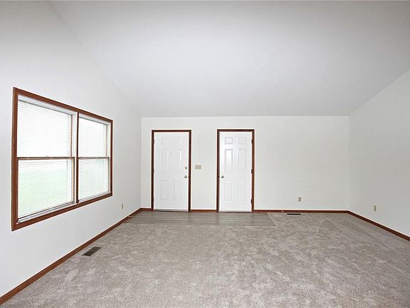 5th image of 2022 Applewood Ct