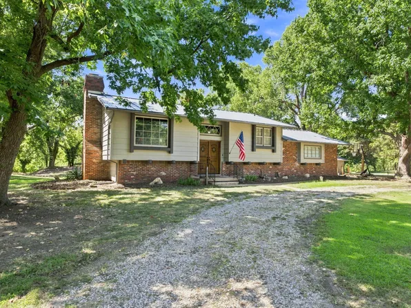 1231 S Sheridan Ave, Valley Center, KS 67147