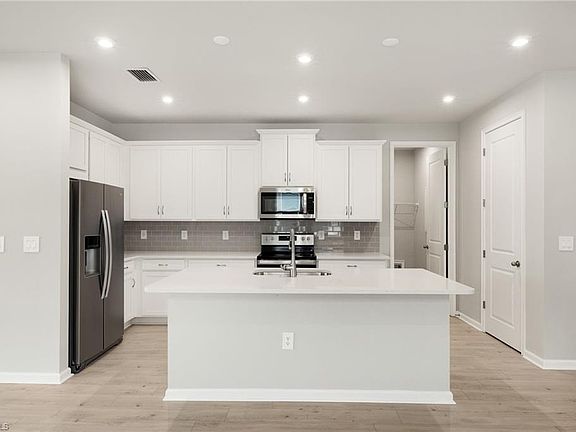 4th image of 6609 Good Life ST