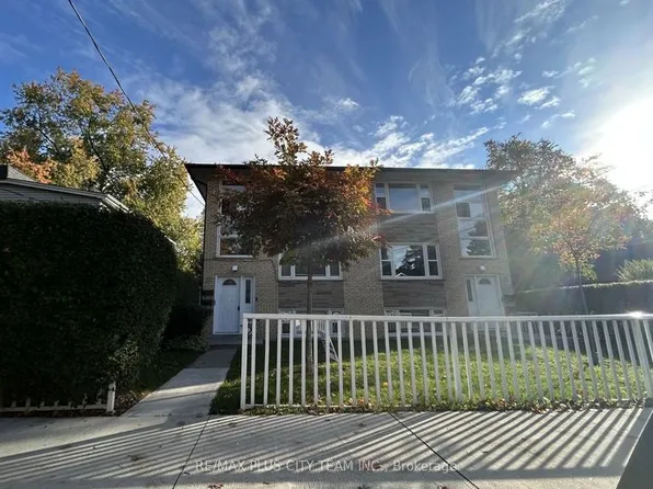 11 35th St Unit 1, Toronto, ON M8W 3J8