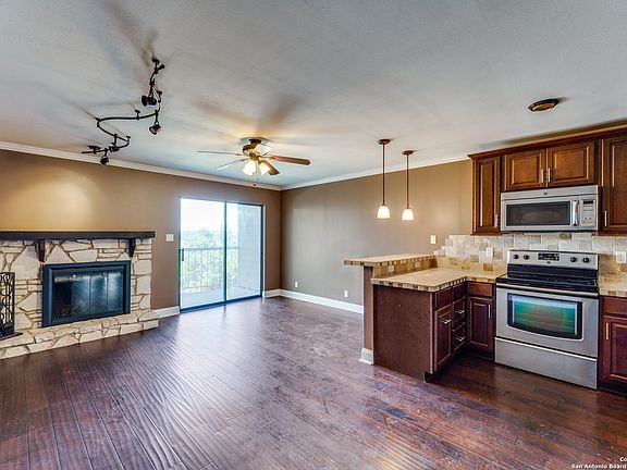 4th image of 943 PARKVIEW DR #C9