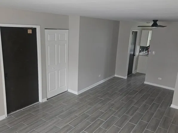 343 W Hawthorne Cir APT 6, Mount Prospect, IL 60056