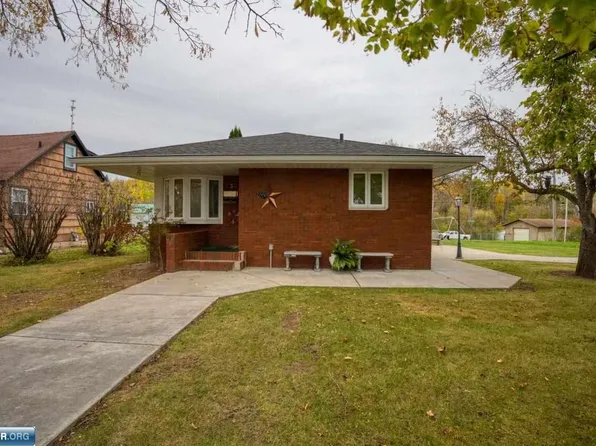 630 4th St, Nashwauk, MN 55769