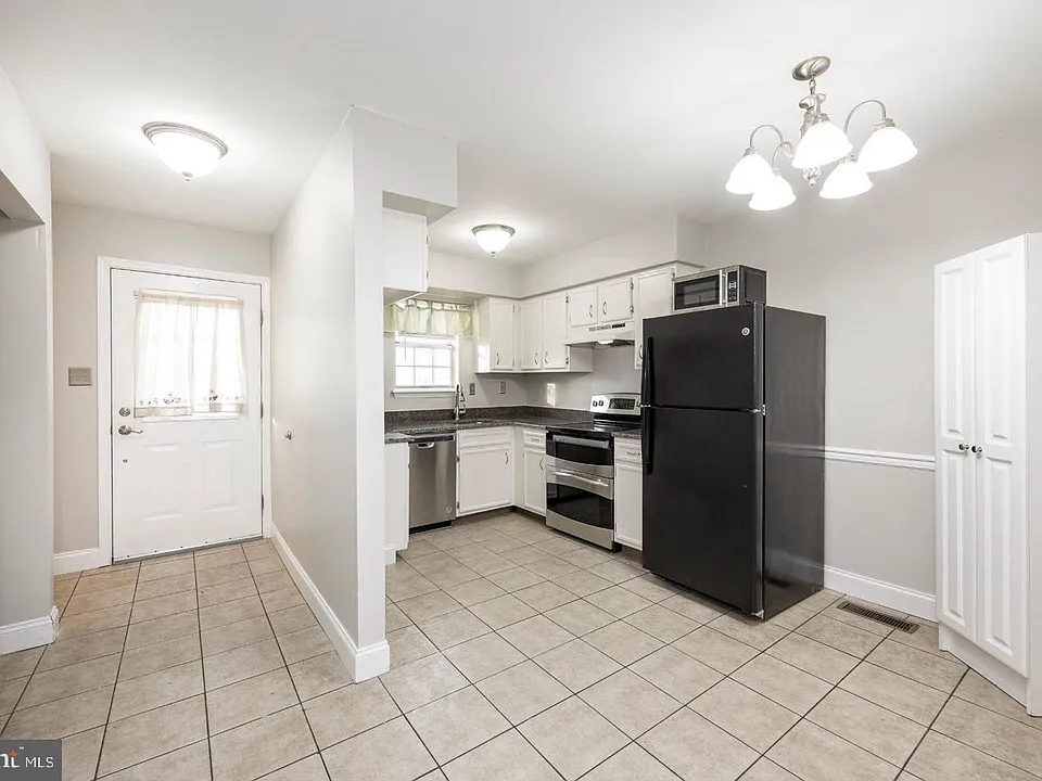 328 Carlyn Ct