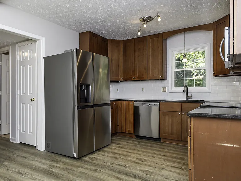 5 Cooperfield Ave — Photo 6