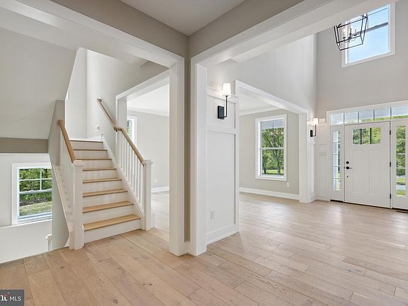 5th image of 1080 Beech Hollow Rd