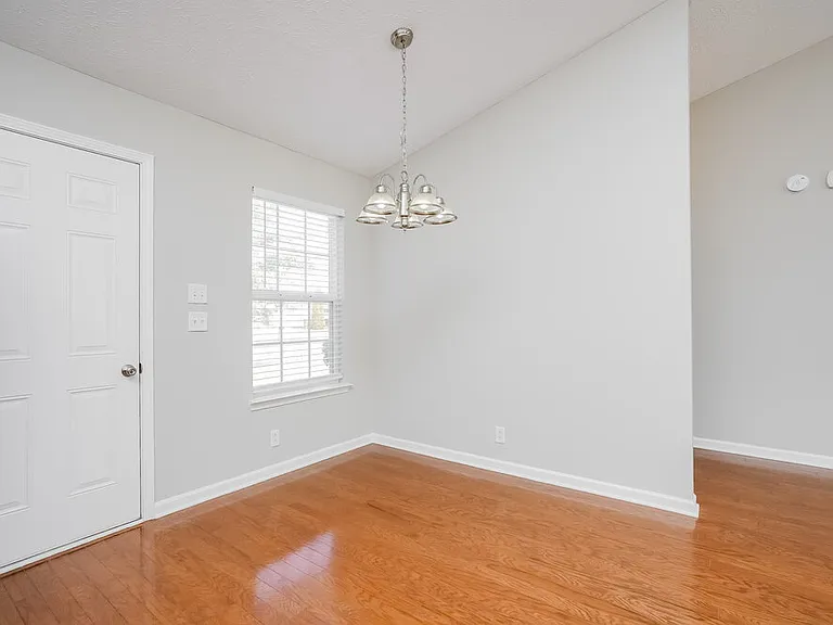 3327 Velvet Ct — Photo 6