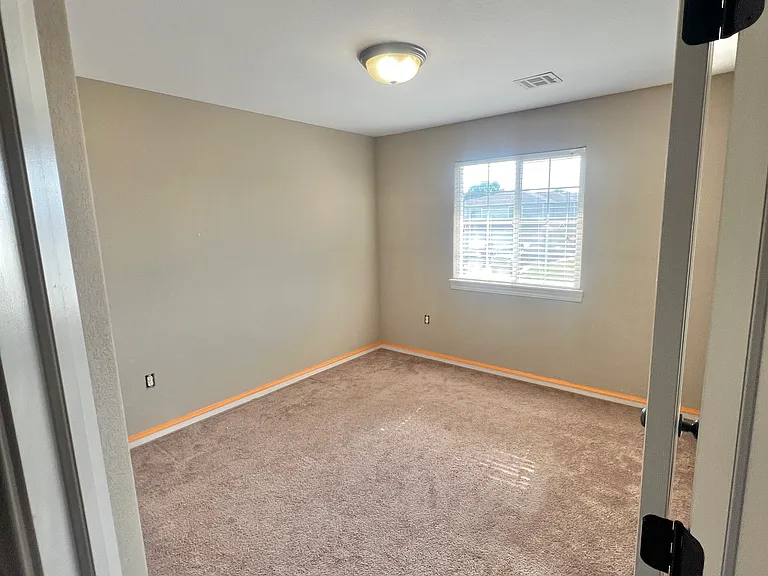 604 Harland Dr — Photo 12