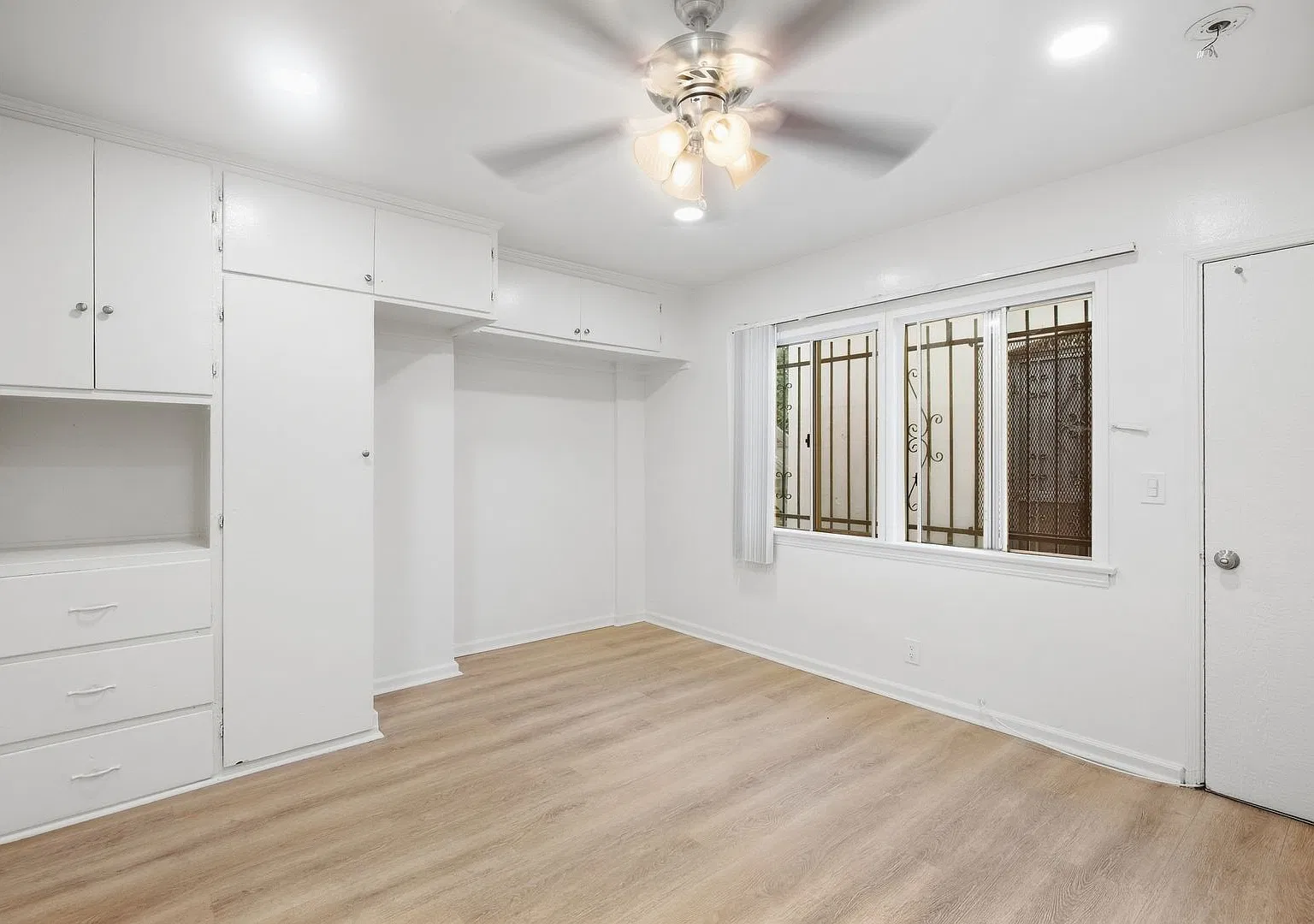 10635 S Vermont Ave — Photo 1