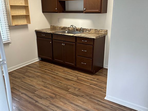 2nd image of 615 S Outer Dr