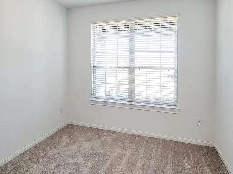 25737 Damask Dr — Photo 23